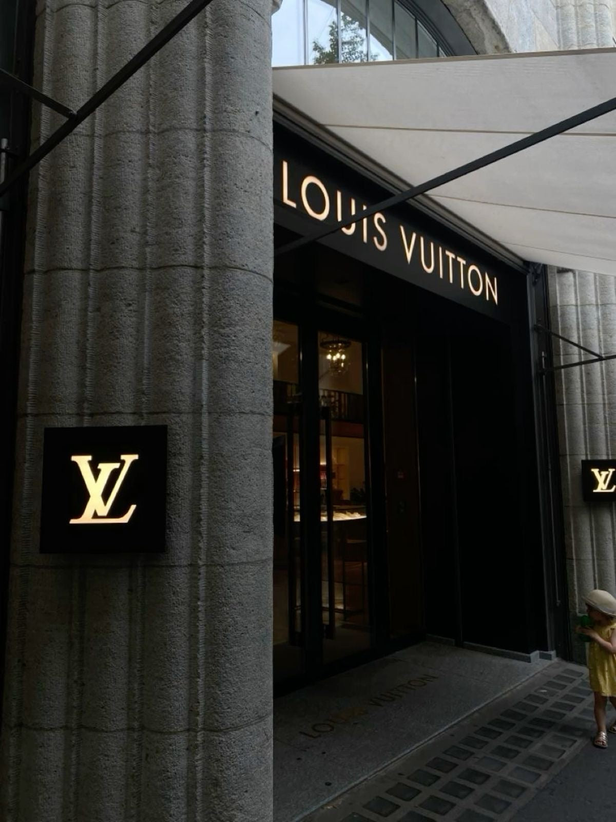 LOUIS VUITTON
