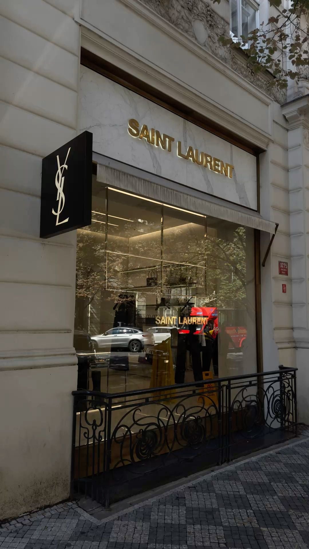 SAINT LAURENT